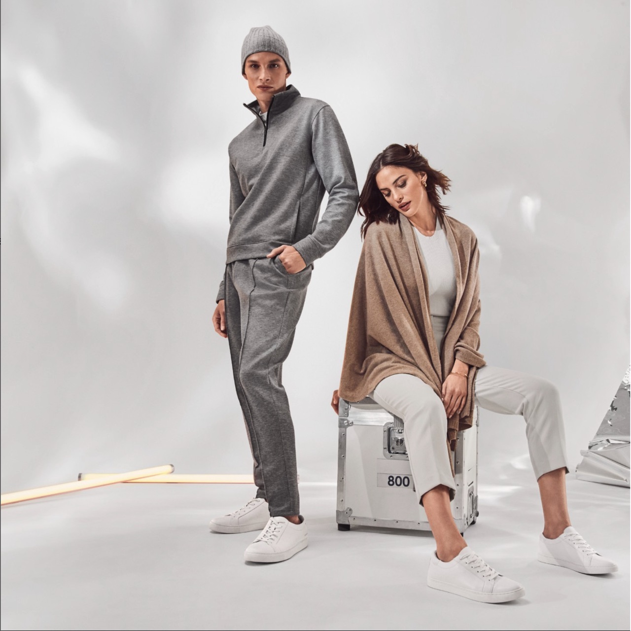 Kenneth Cole Holiday 22'